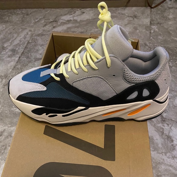 Adidas yeezy 700